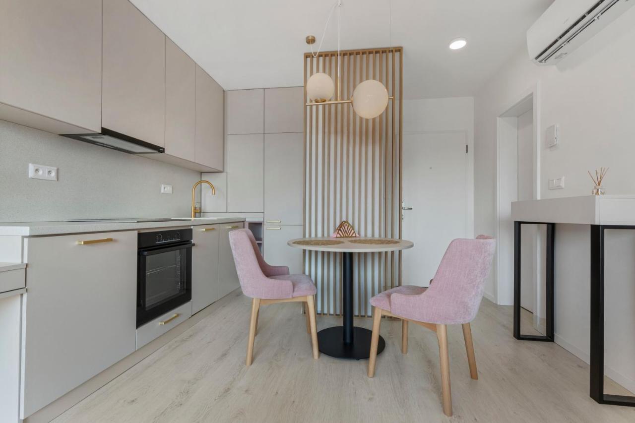 Apartmán Lam Rose - Ac - Terrace Bratislava Exteriér fotografie